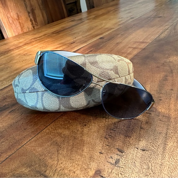 ☀️ COACH Signature Blue Ombré Pilot Aviator Sunglasses HC7009 with Case - Picture 3 of 14